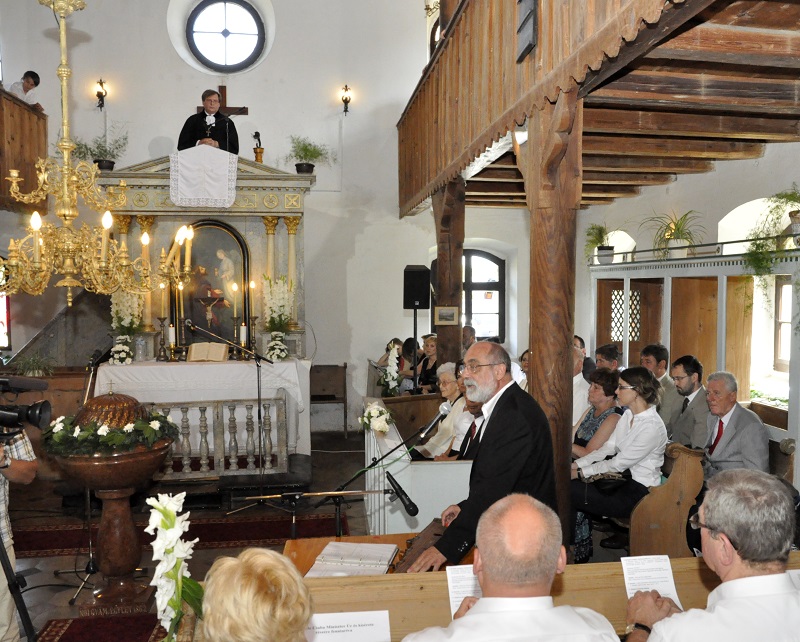 Fabiny Tamás és Gryllus Dániel párbeszédes igehirdetése 2013 nyarán a csöngei evangélikus templomban. Fotó: Garas Kálmán